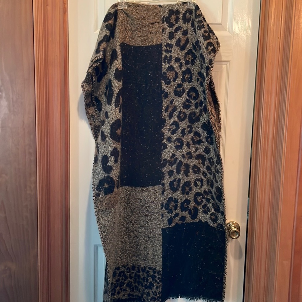 Tjmax wrap around scarf or wrap, lrg